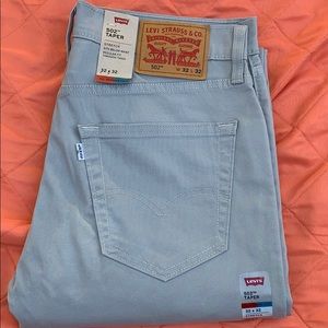 Men Levi Pant size 32x32 style 502
